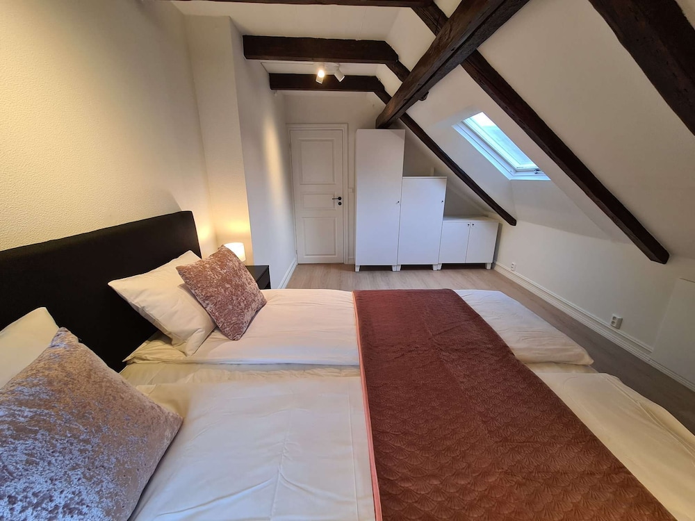 Beautiful Penthouse Near Center, 2-bedroom, Balcony and Free Parking view 2