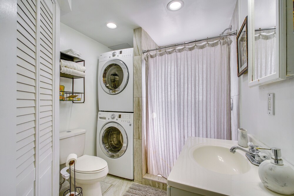 12 Mi to Temple Square: Cozy + Convenient Apt!