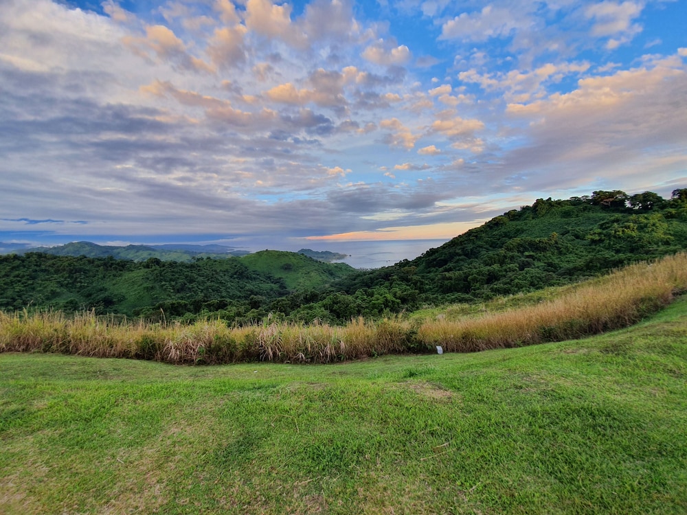 Over the Horizon near Savusavu Market - view 20