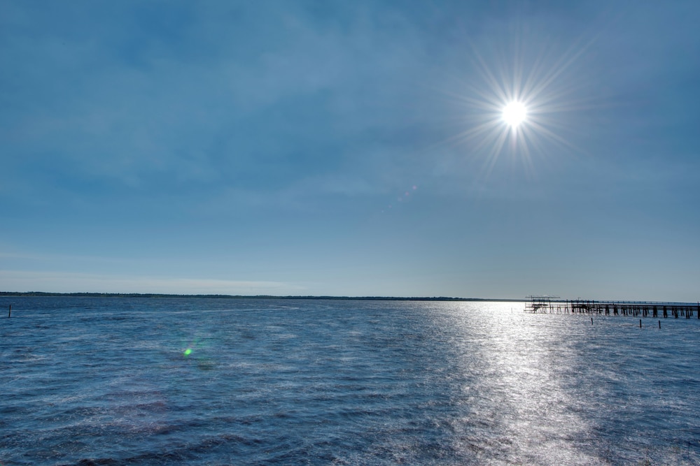 Relax & Refresh: Waterfront Cottage in Panacea