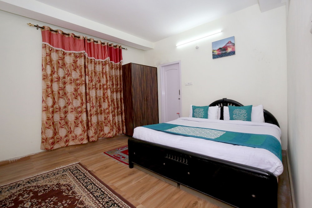 OYO 10165 Home 2BHK Snow View Apartment