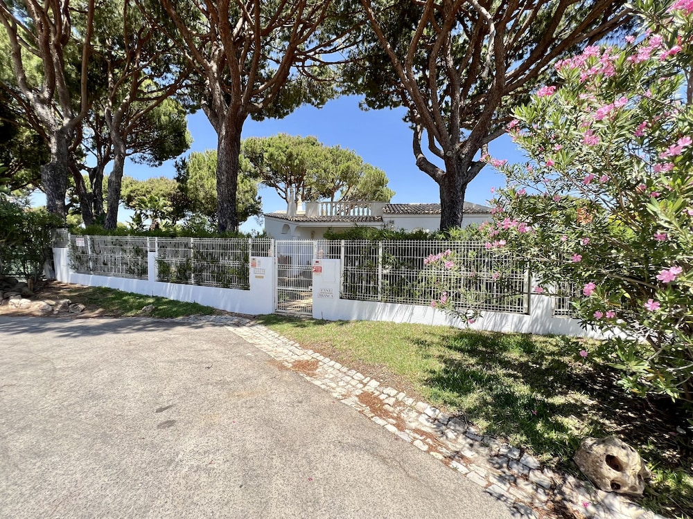 Vilamoura White House Villa by Homing