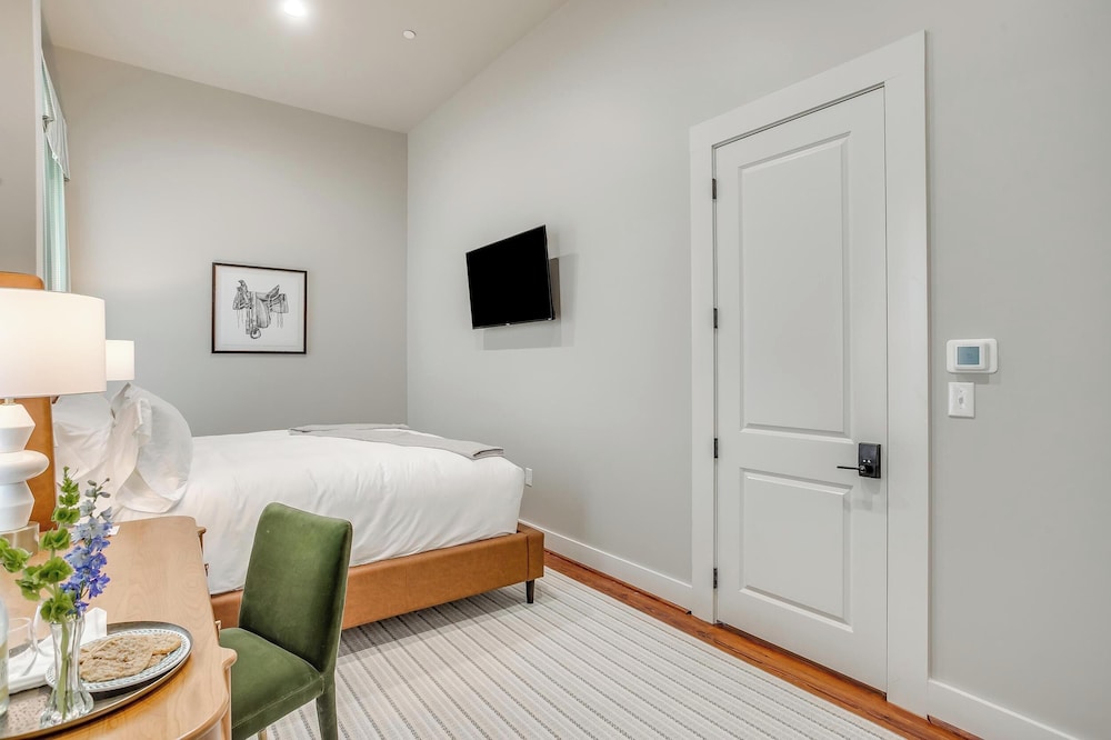 Nutt House Hotel