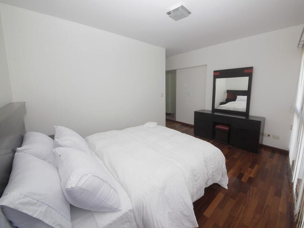 Great Location Walking Distance to Larcomar and Wong view 5