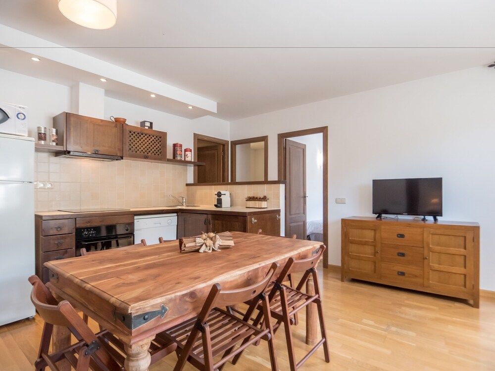Esquirol Apartments