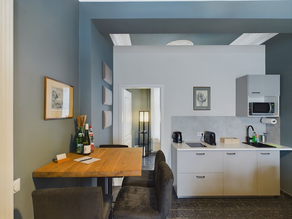 Art Apartments