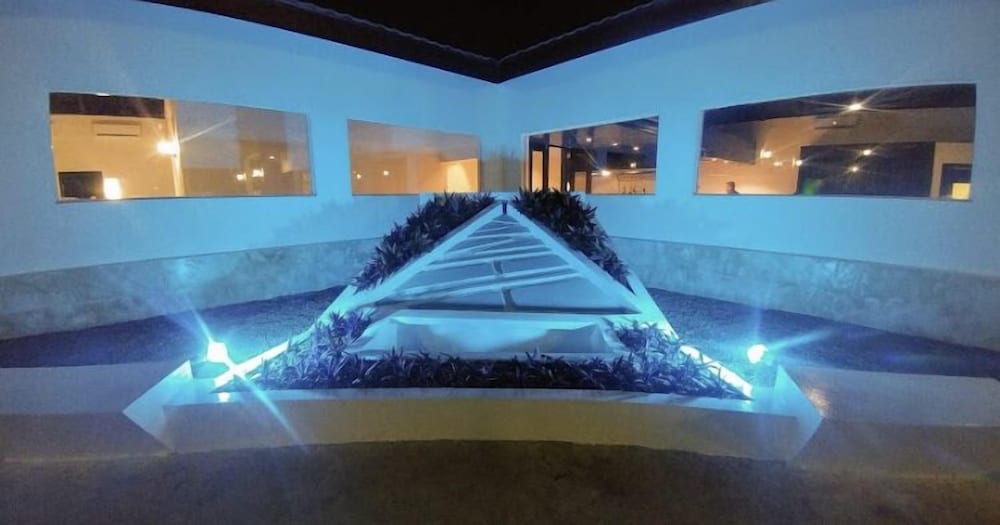 Hotel 1 Deluxe Lifestyle - Image 1