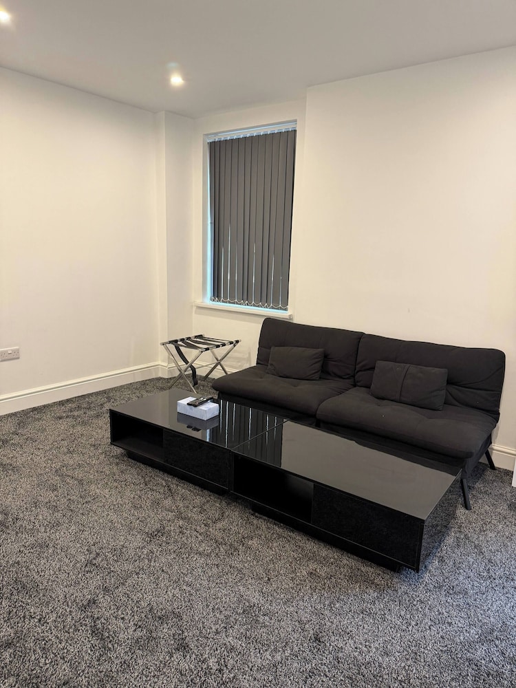 Peaceful Luton Apartment With Electric Heating & Wifi