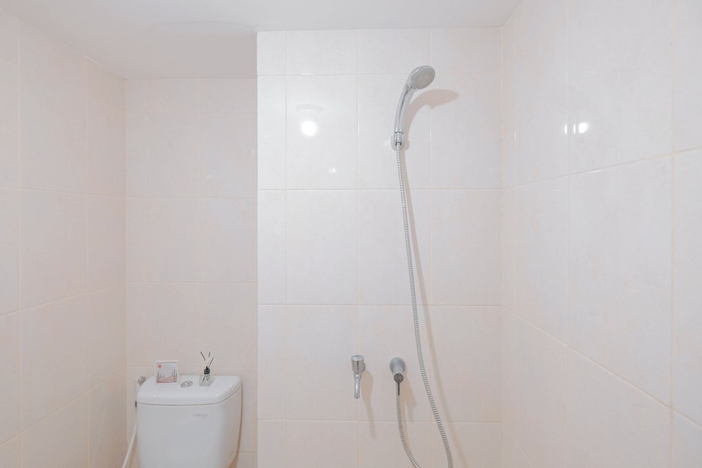 Comfortable Design Studio At Springlake Summarecon Bekasi Apartment