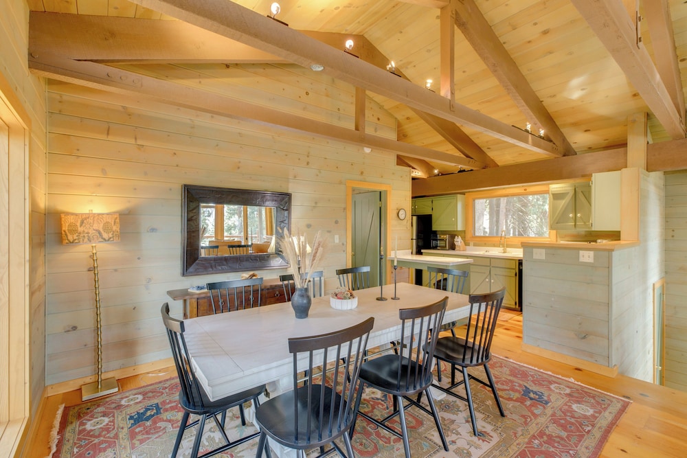 1 Mi to Beach & Golf Course! Lake Almanor Cabin