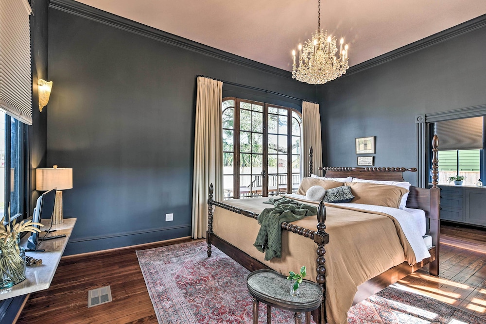 Stunning Historic Home < 4 Mi to Beaches! view 2