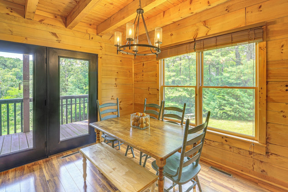 Blue Ridge Mtns Retreat w/ Views, 1 Mi to Parkway!