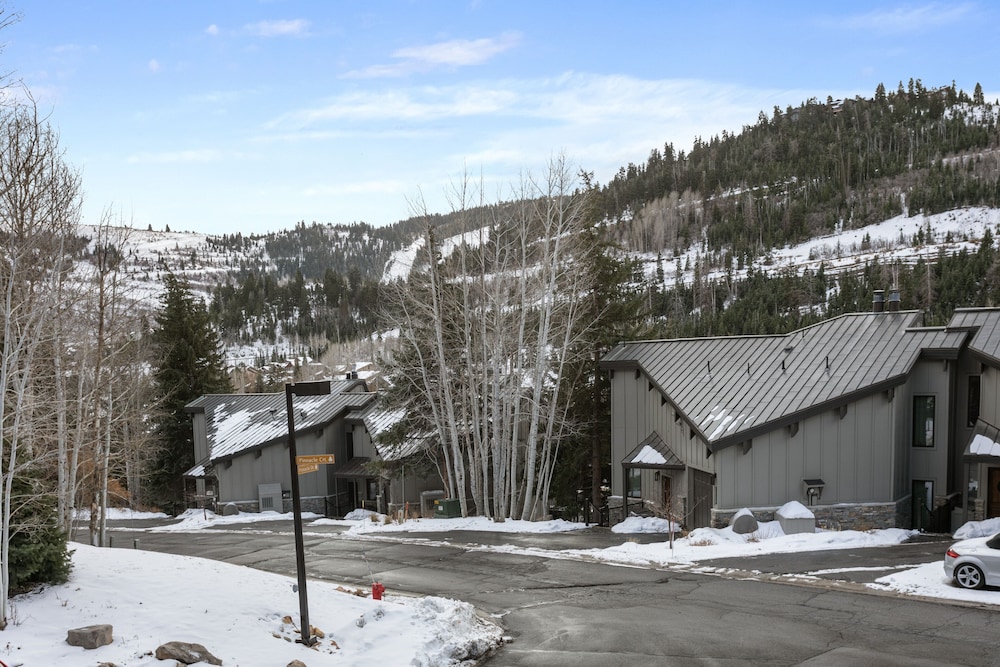 1207 - Four Bedroom with Spa Pinnacle 4 Condo
