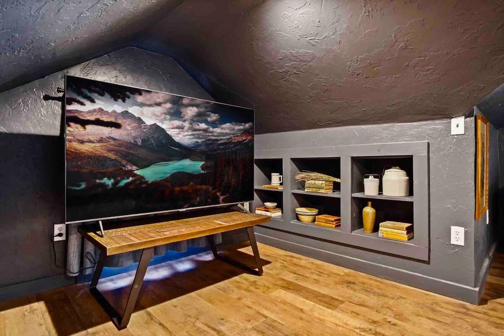 Oklahoma City Vacations - 3-story 6-bedroom 4 Bathrooms 3min-asian Dist - Property Image 52