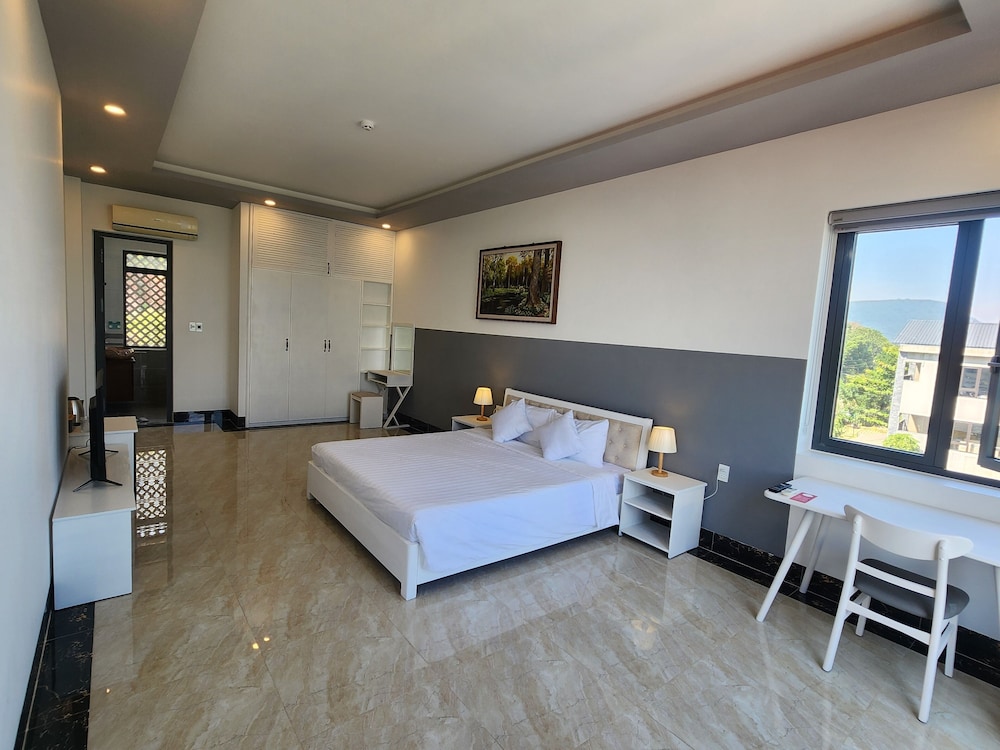 Sunny Shore Resort