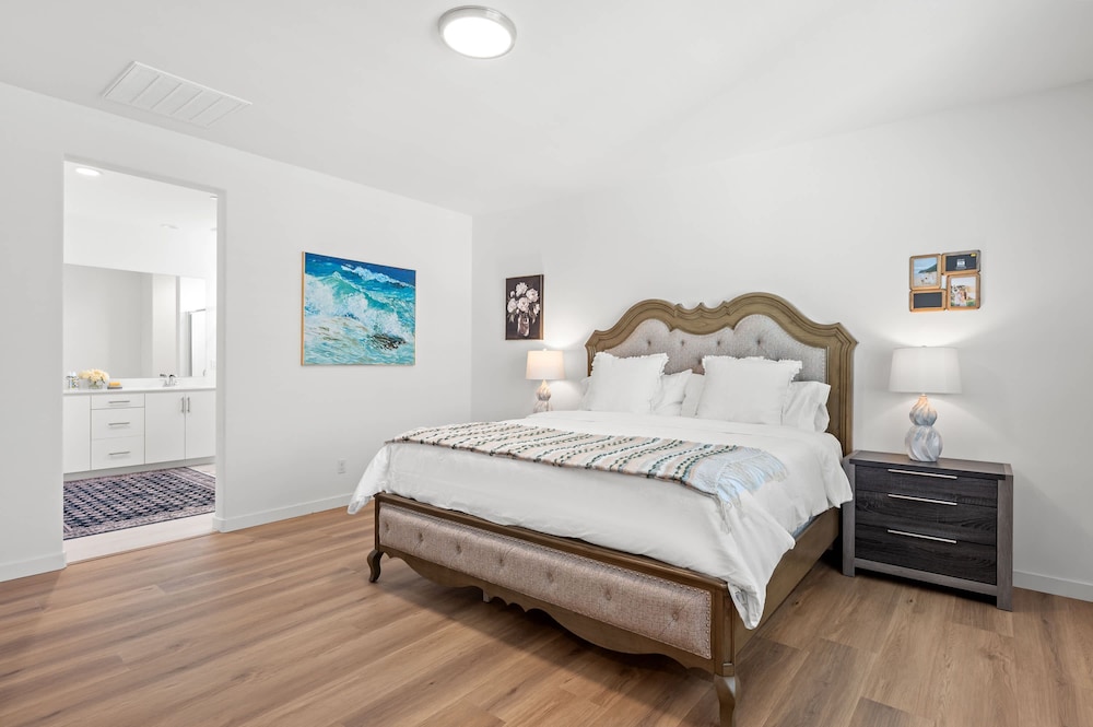 Spacious 5BR Getaway w Game Room Modern Comfort