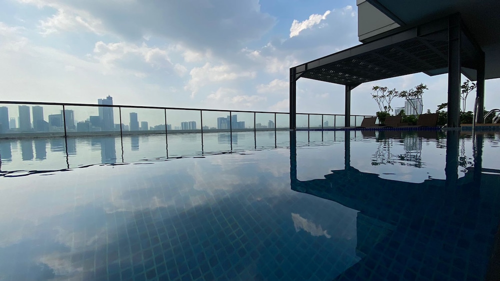 Warm And Cozy 2Br At Samara Suites Apartment