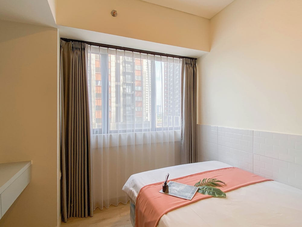 Modern Look And Restful 3Br At Meikarta Apartment