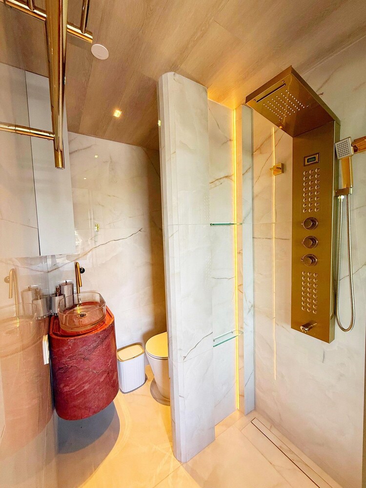 Setai Yacht Premium