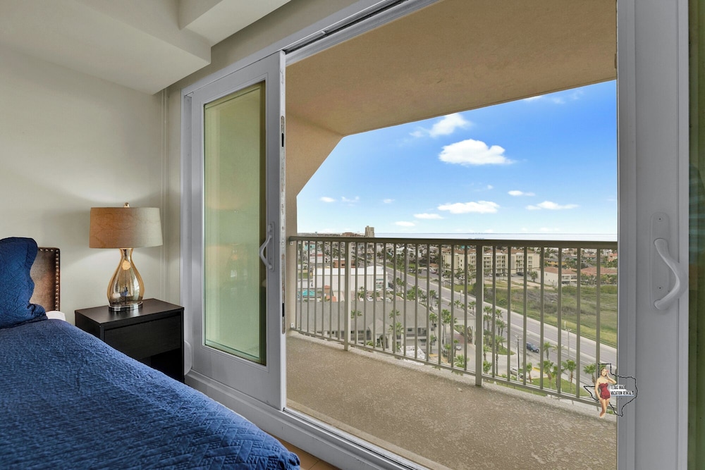 Bahia Mar-Solare Beachfront & Two Pools
