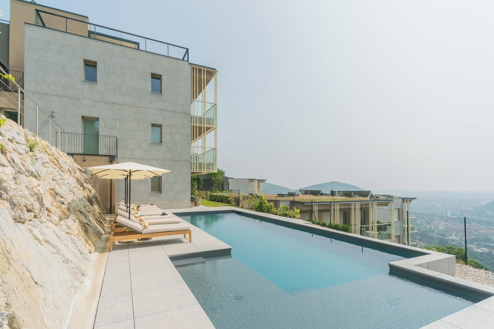Pureview Luxury Suites, with breakfast & pool by Rent all Como