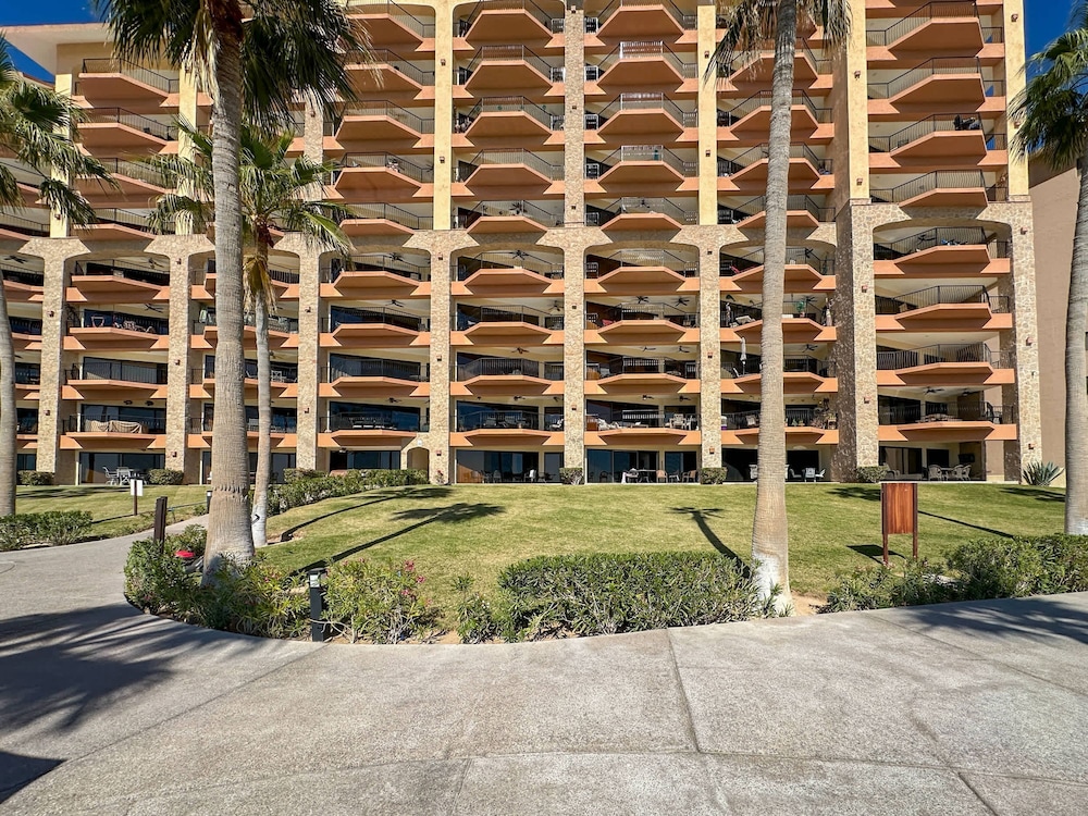 Steps to Sandy Beach Pool Renovated 2BR Condo