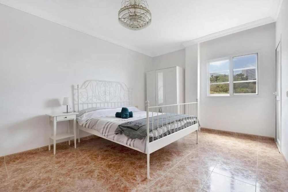 2-bed House Sleeps 4 With Free Parking