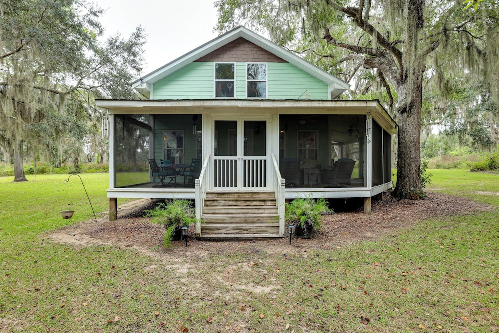 1/2 Mi to Sapelo River: Family Home w/ Large Yard