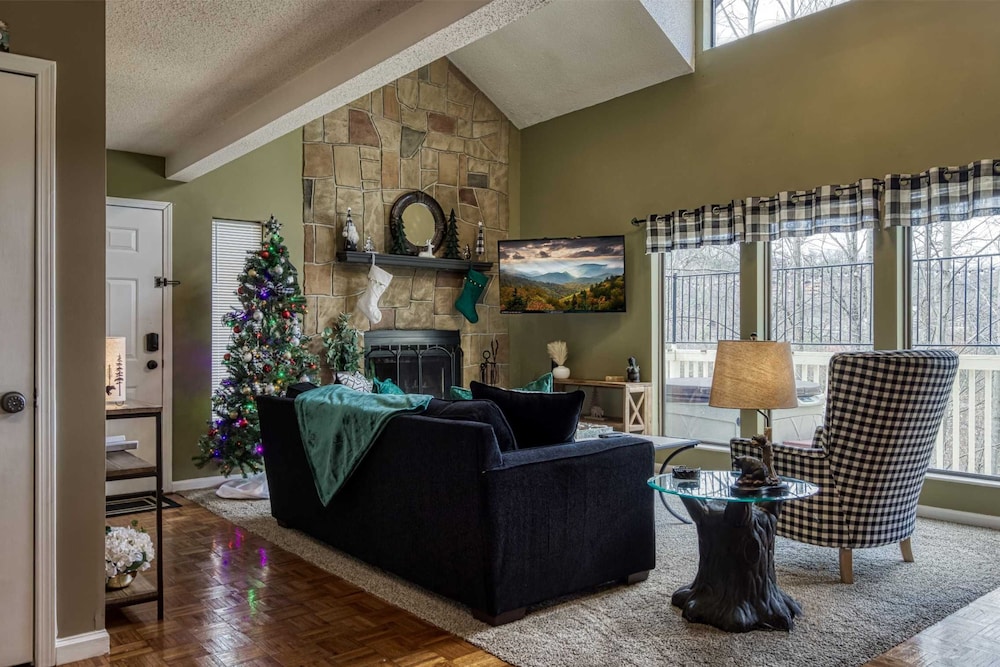 Mtn Chalet w Pool-hot Tub-gym-game Room-sauna view 5