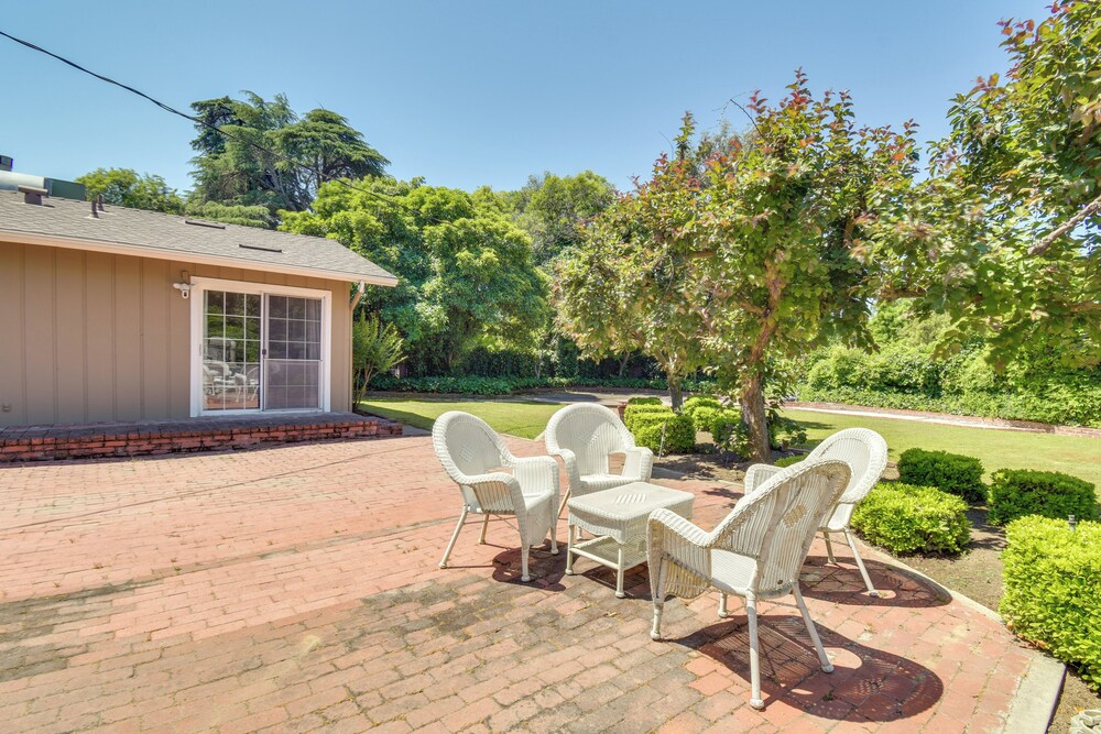 8 Mi to Dtwn: Spacious Home w/ Fire Pit in Fresno!