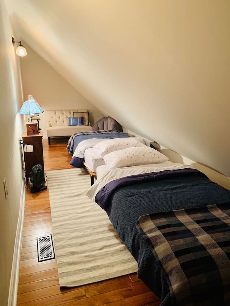 5 BR House- Mt Mitchell Golf Course on the River