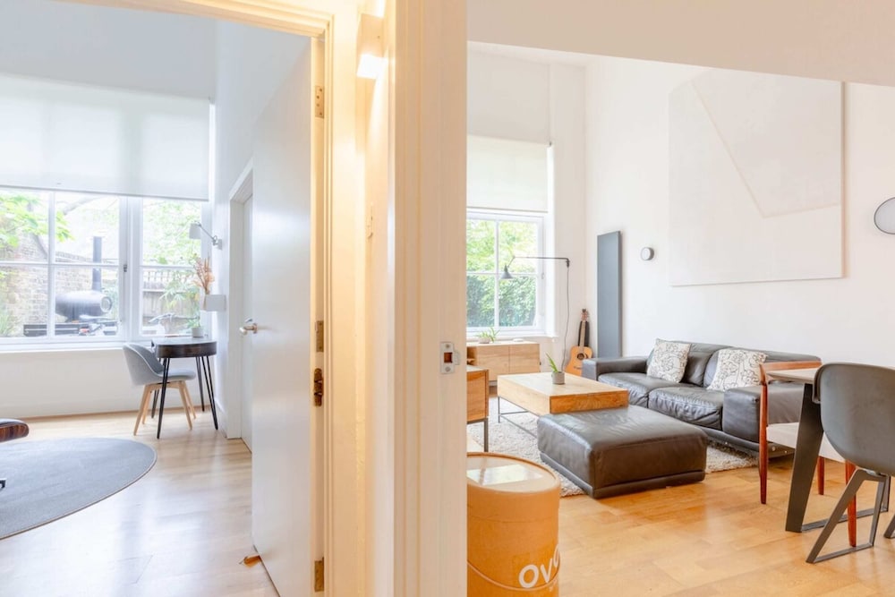 Chic 1BD Maisonette W/hot Tub, King's Cross!