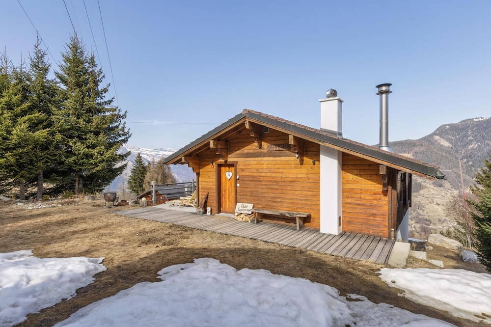 Chalet Capricorne -impeccable Ski in out Chalet With Sauna and Views