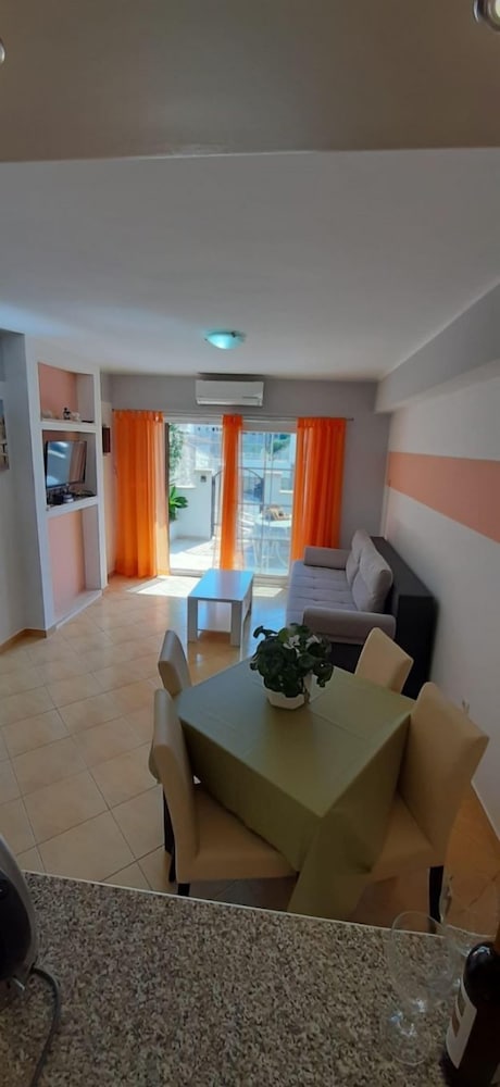 Ivano - 90m to the Beach - A1