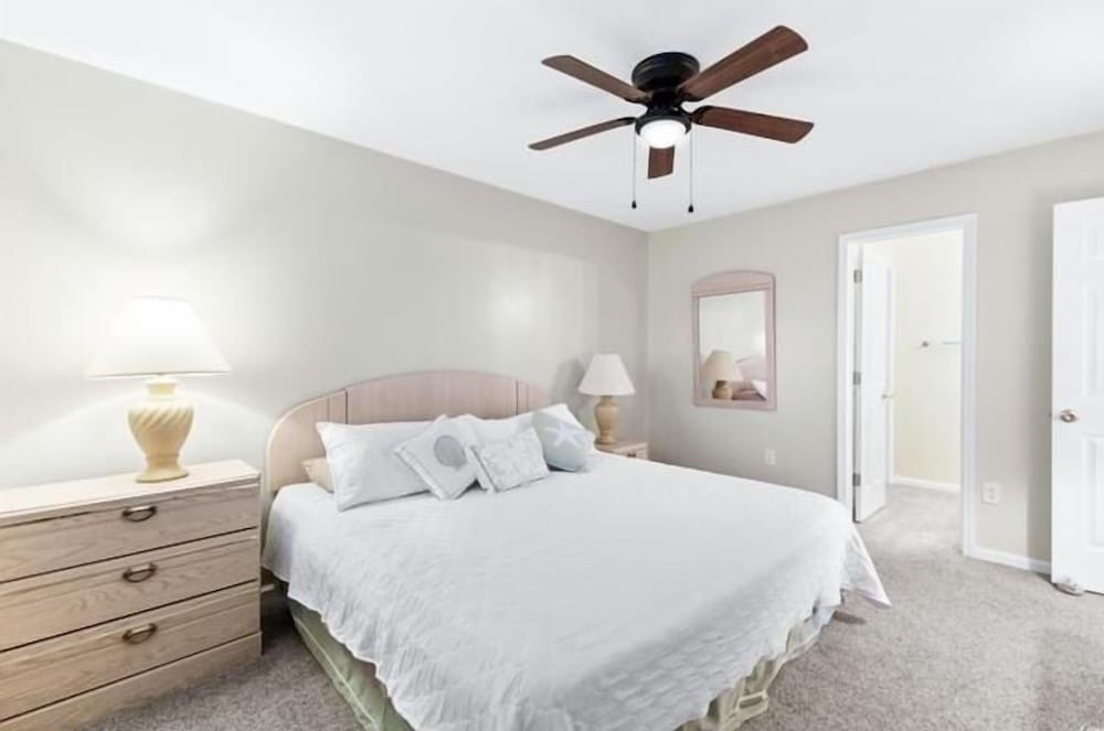 River Oaks 28g 2 Bedroom Condo