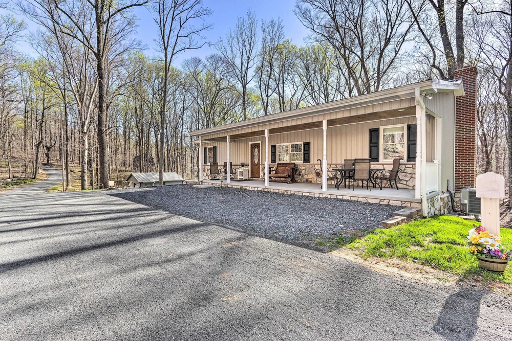 Knoxville Vacations - Peaceful Secluded Knoxville Retreat w/ Deck - Property Image 18