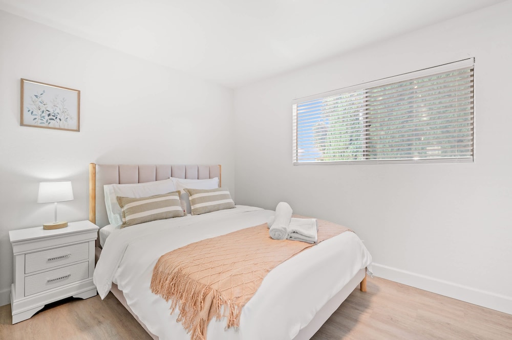 734 Glendora in Glendora