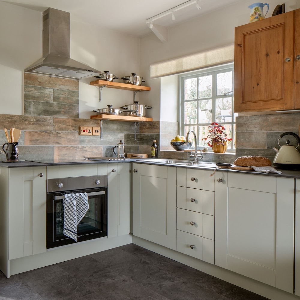 The Stables - Charming 15th Century Rural Bolthole view 5