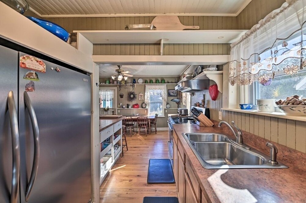 10 Mi To Gore Mountain: Home In Adirondack Park 5 Bedroom Home