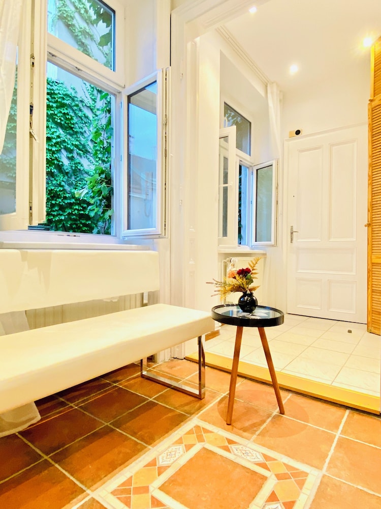 Cozy 2BR Apartment Close to Westbahnhof