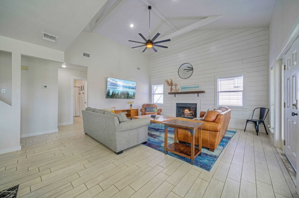 Sleeps 20! 2 Homes Near the Beach, Private Pools, Gameroom, Large Family Retreat