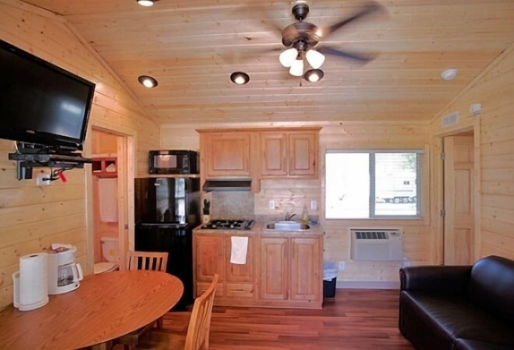 Soledad Canyon RV & Camping Resort