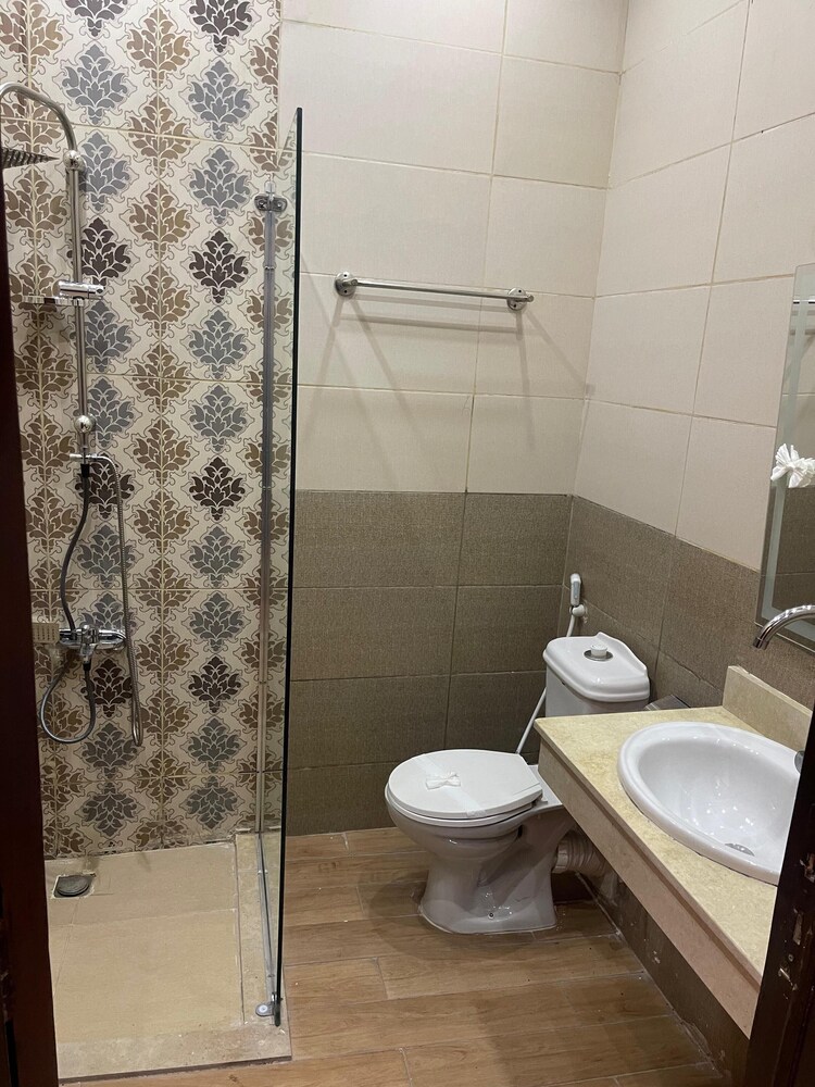 Motel 5 Square