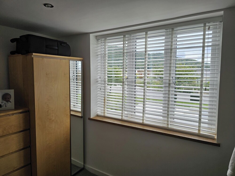 Modern, Large Open Plan 4 bed Property in Abergele