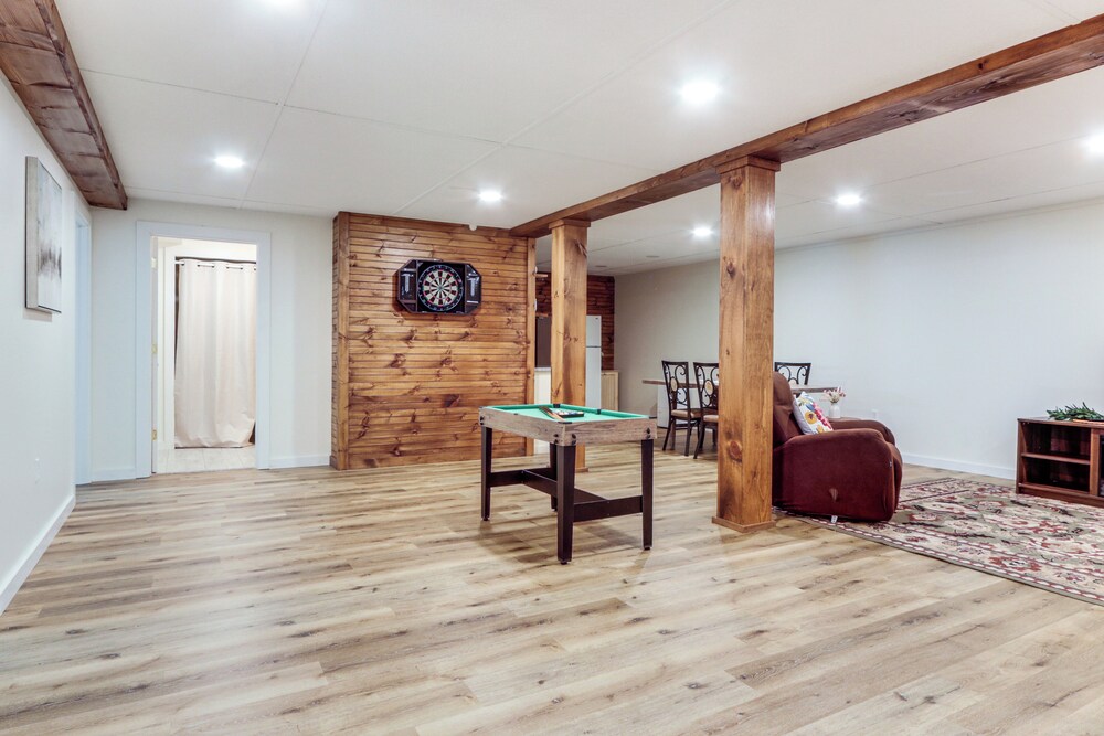 Mtn-view Pleasantville Home on 100 Acres!