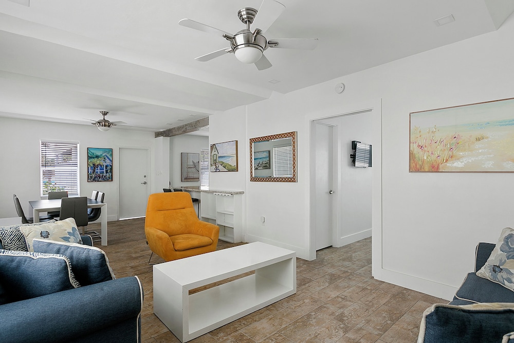 Spacious 1 Bedroom APT at the beach