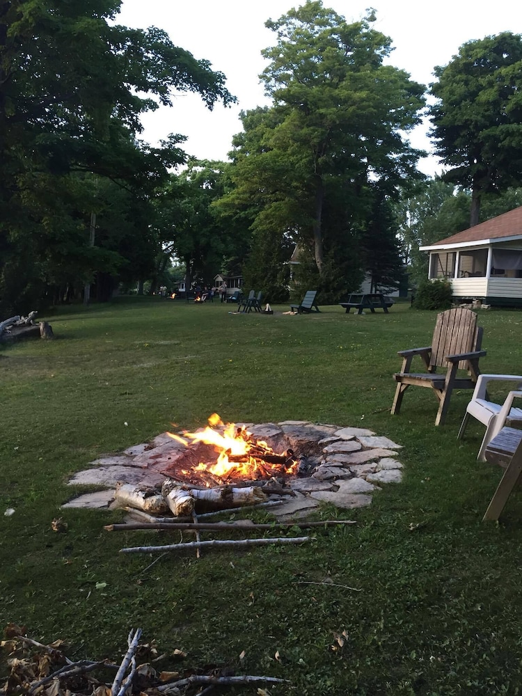 Maple Grove Cottages