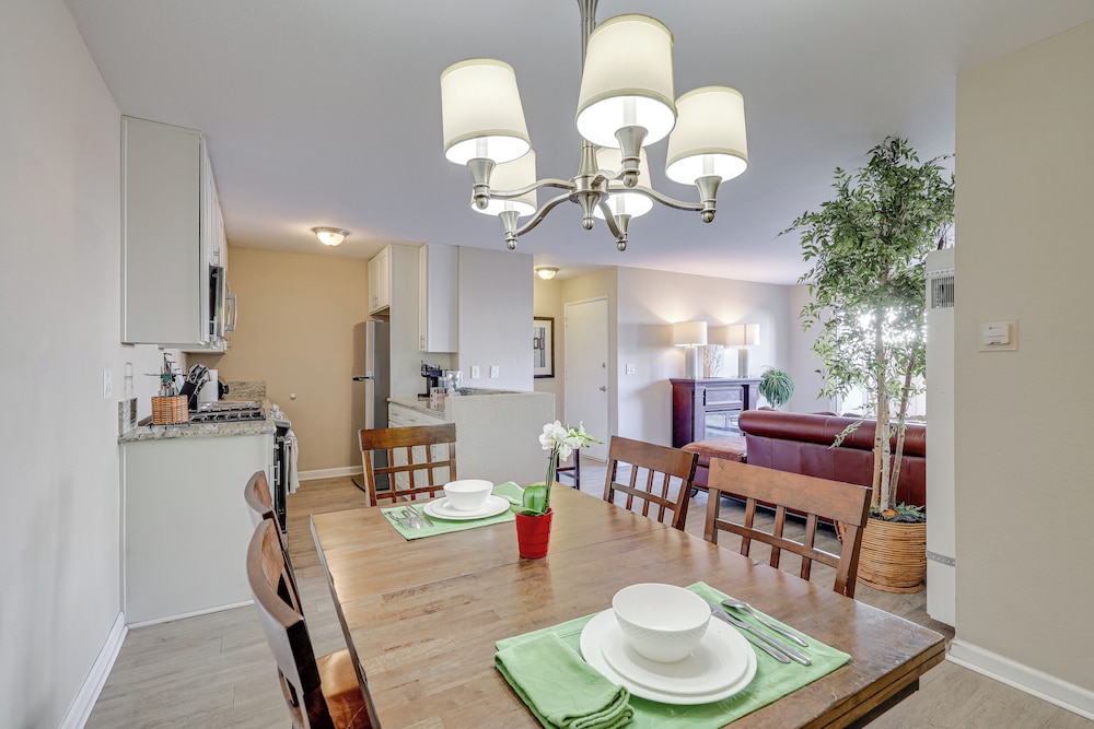 2 Mi to Beaches: Condo w/ Patio in Port Hueneme!