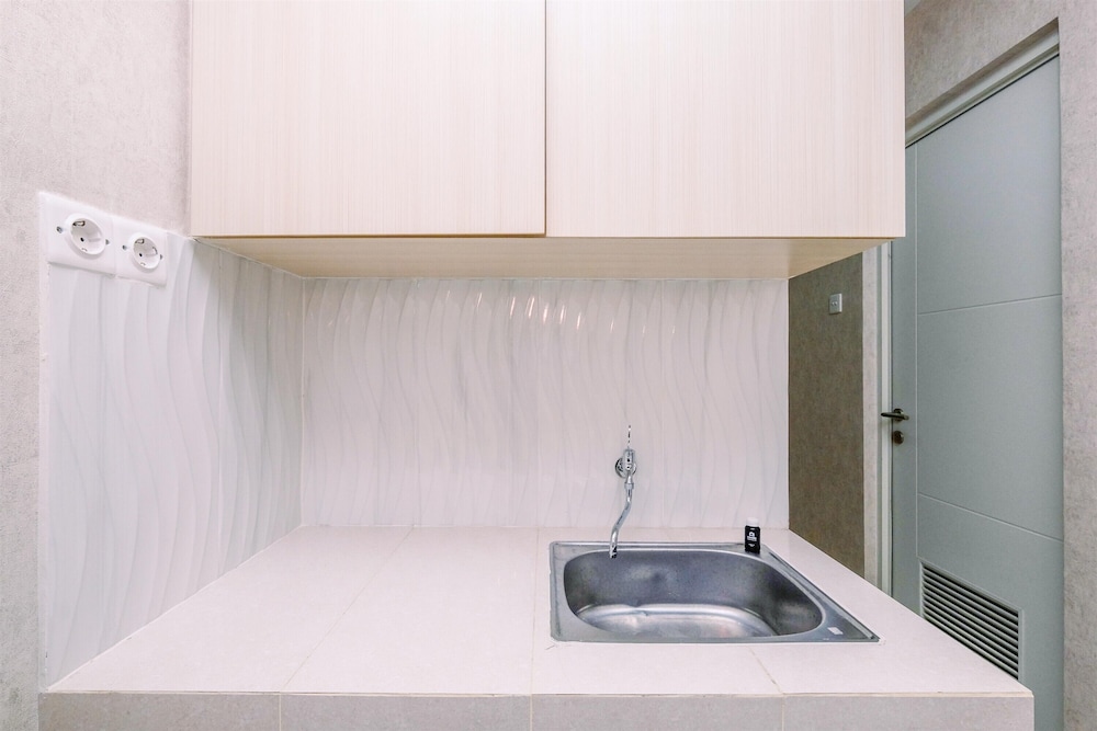 Cozy 1BR at Sentul Tower Apartment