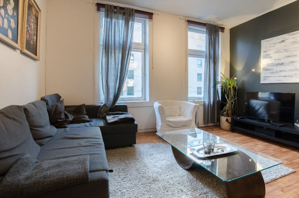 StayPlus Comfy 1BR Apt - Hip Area view 5